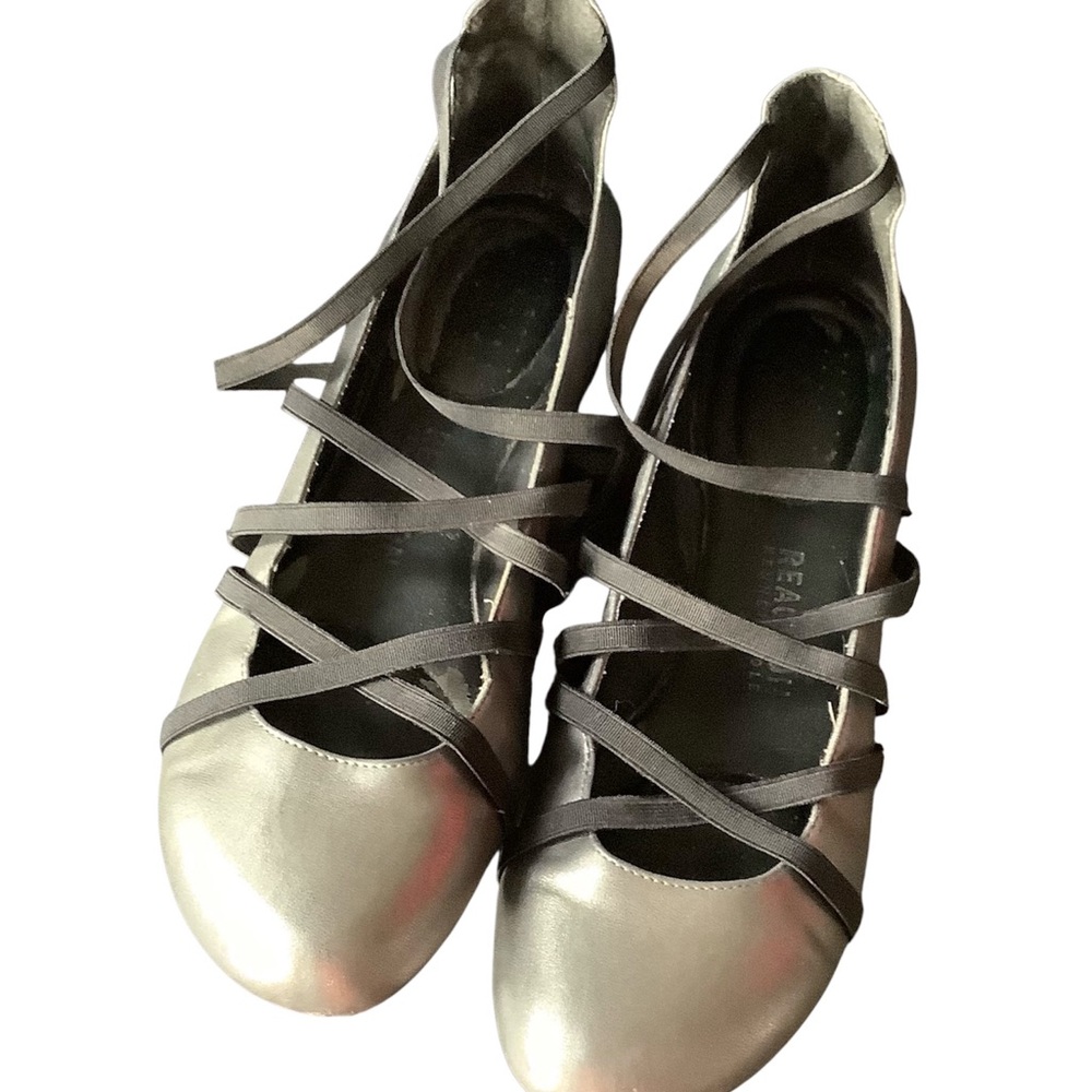 Kenneth Cole women flats size 7 silver-gunmetal (fits like a 7.5)